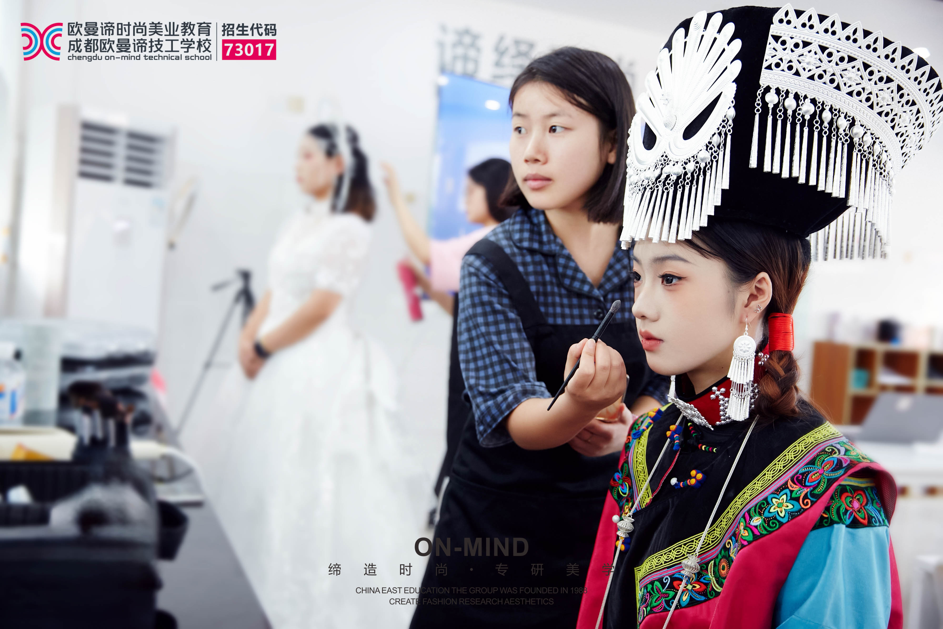学化妆要去化妆学校吗?就业前景怎么样?