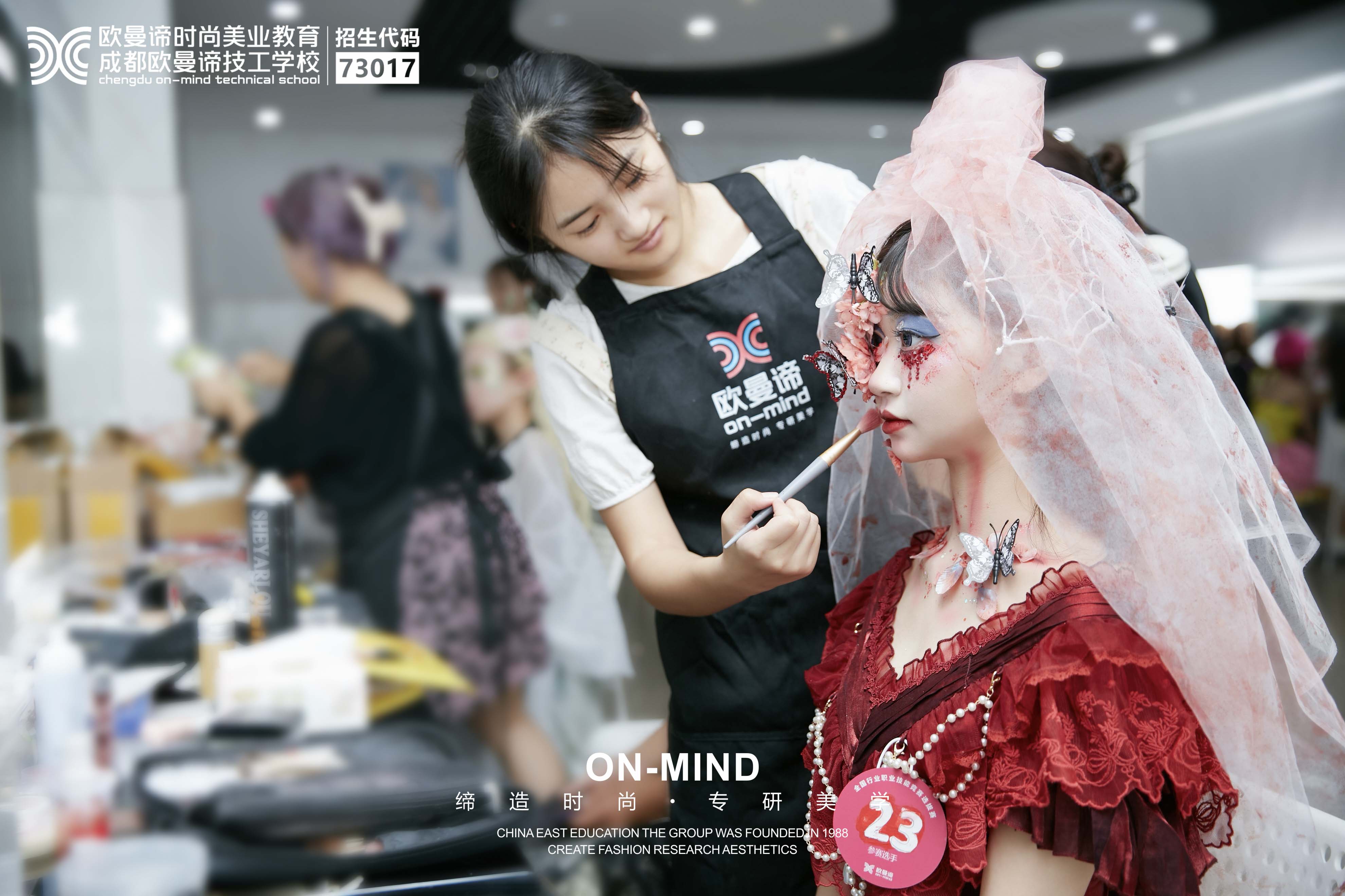 想学专业化妆技术，去化妆学校学习行不行?